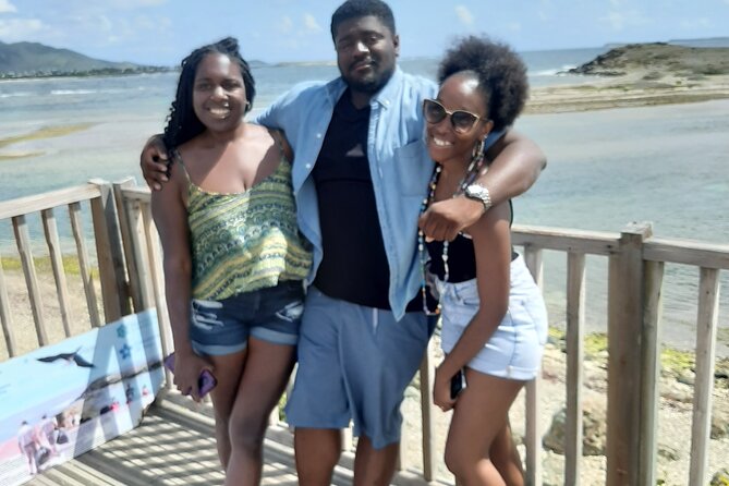 Half-day Tour to St.Maarten Best Island - Cole Bay at Mr. Bells Photoshoot: a scenic photo break