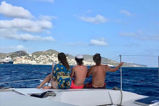 No1SXM Day Sailing Experience in St. Maarten - Where to meet and how you get onto the boat