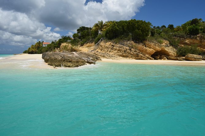 Private Speedboat Charter: St Maarten to Anguilla - The on-board experience: open bar, snorkeling gear, and floating comfort
