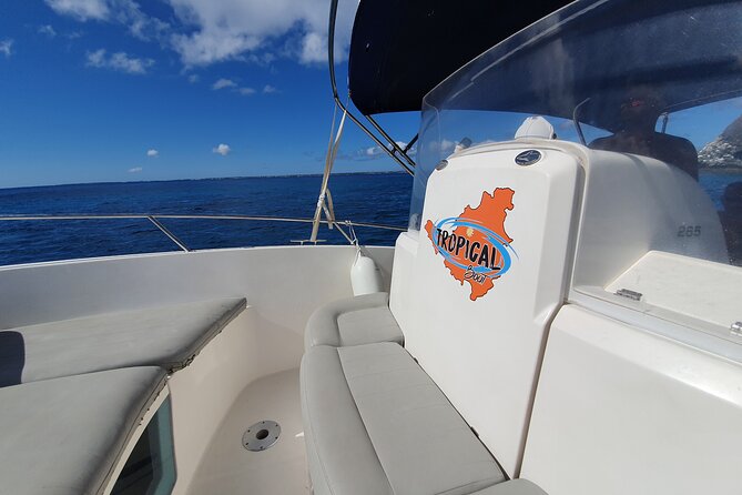 Rent White Shark 265 - Pinel Island: why it’s worth protecting your time