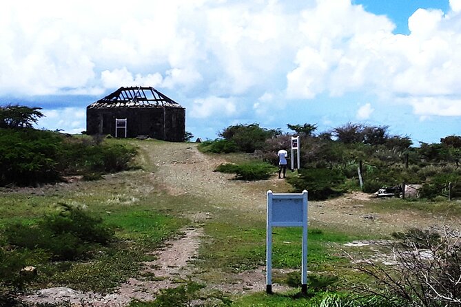 St.Martin-St.Maarten: Small Group, History & Cheese Tasting Tour - From the cruise terminal to a calm start
