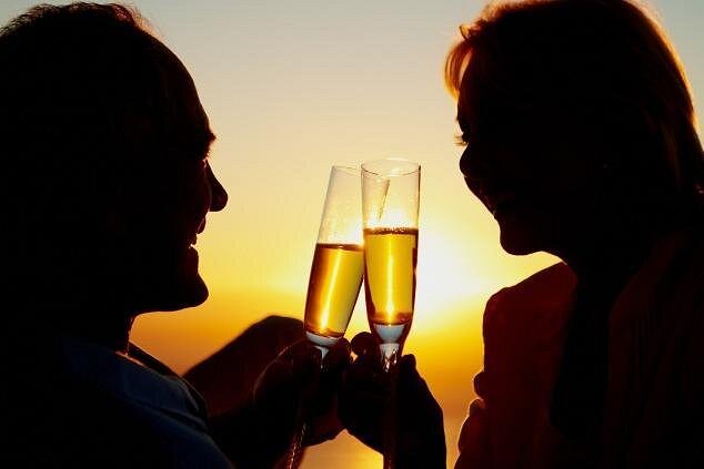 Sunset Champagne Cruise in St. Maarten - Space, waves, and comfort: how to set expectations