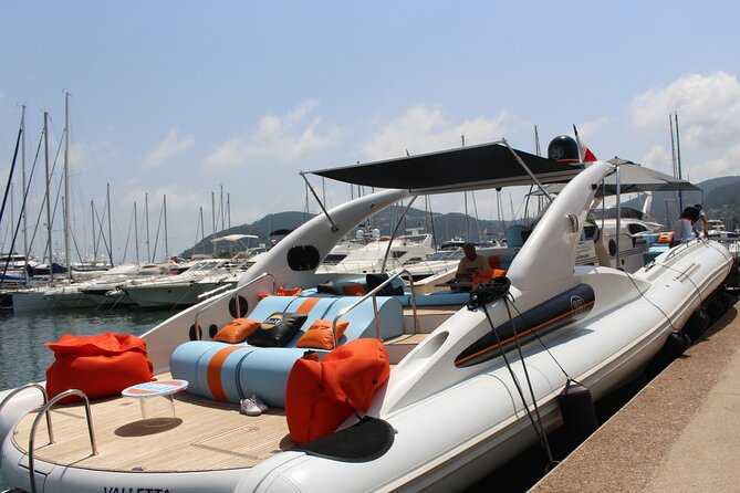 Yacht YES DARLING - Private Boat St Martin, St Barth & Anguilla - St Maarten and Sint Maarten anchorages: where the day starts bright